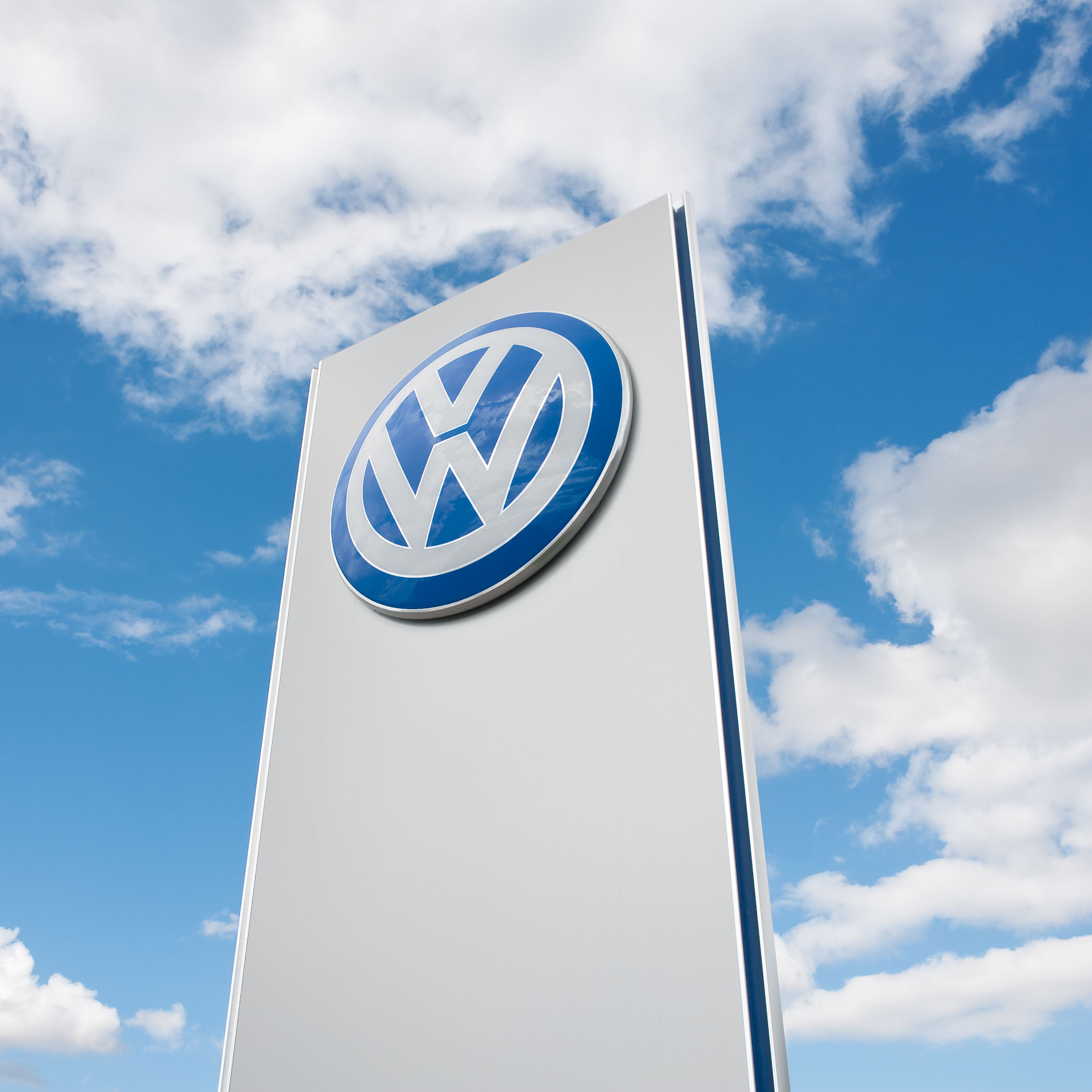 vw volkswagen logo himmel