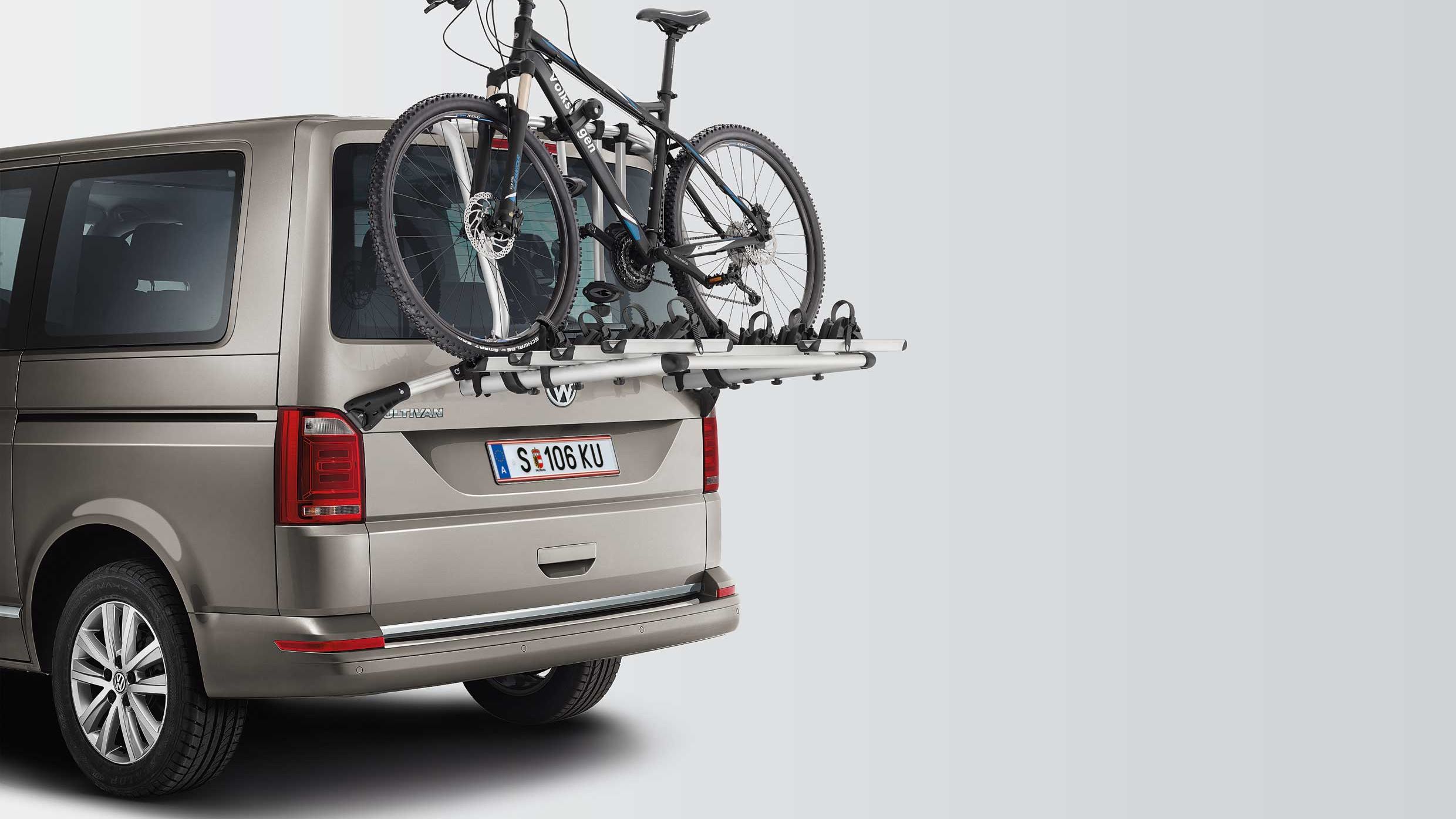 VW Nutzfahrzeug mit Fahrrad Heckträger